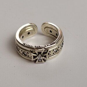 Almost new ladies vintage alloy ring
